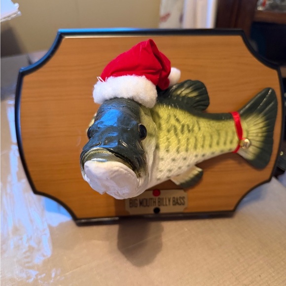 Big mouth Billy bass Singing Fish with Santa Hat - Picture 6 of 12